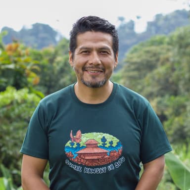 Henry Sánchez } is Cofundador and Director General}